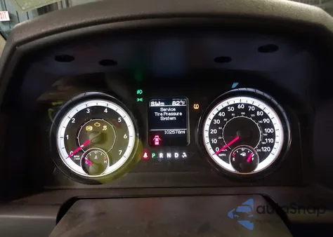 2019 Ram 1500 Classic Warlock Quad Cab 4X4 6'4 Box z USA, uszkodzony, nr VIN 1C6RR7GG6KS705649